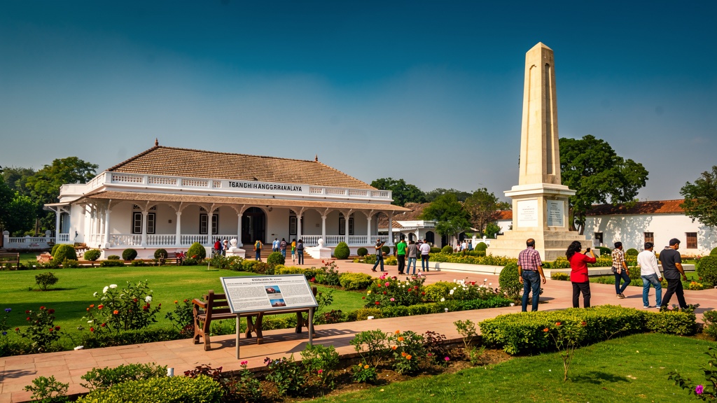 Gandhi Sangrahalaya museum and memorial pillar in Motihari